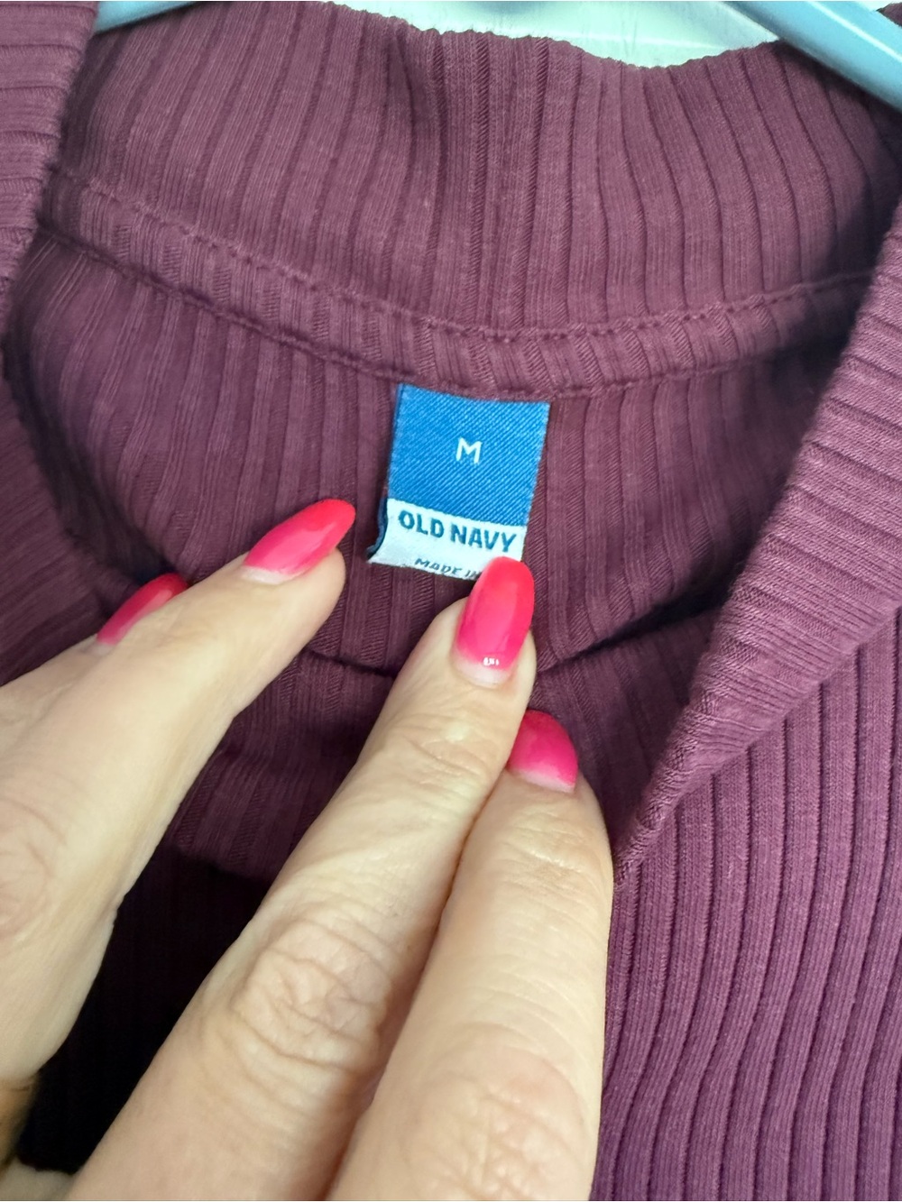 2 for $10 sale: Old navy burgundy wine ribbed mock neck cropped tank top - M - Picture 2 of 3